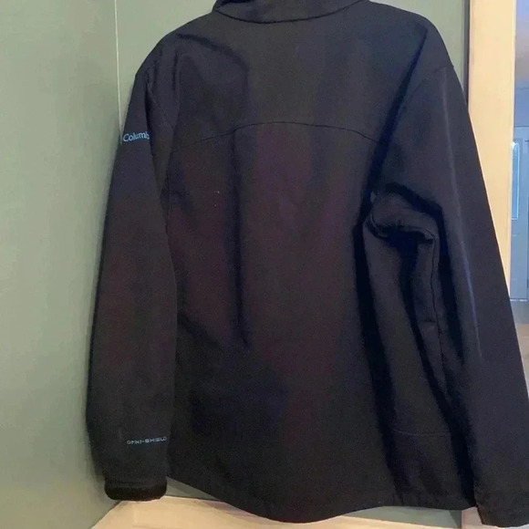 Columbia men’s navy blue jacket - large - zip pockets - no hood - Picture 8 of 9